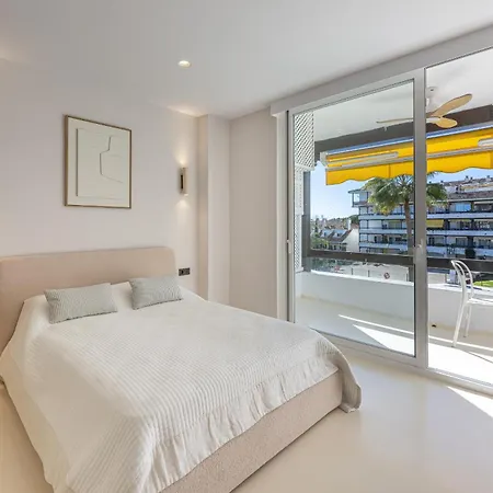 Апартаменты Bright Scandi-style With Stunning Garden Views *